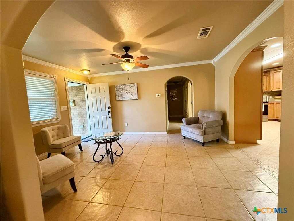 502 Odom Dr - Photo 4 of 40