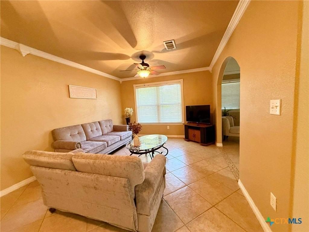 502 Odom Dr - Photo 6 of 40