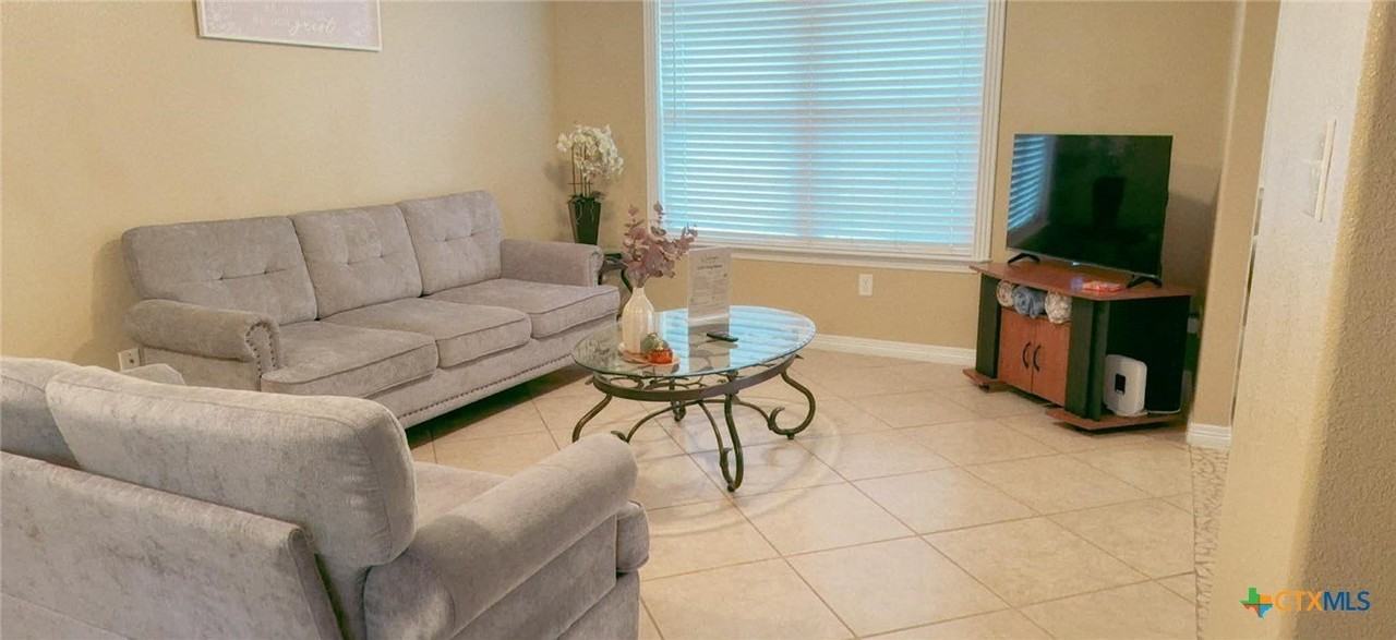 502 Odom Dr - Photo 7 of 40