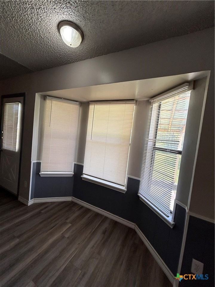 2204 Lamplight Dr - Photo 3 of 7