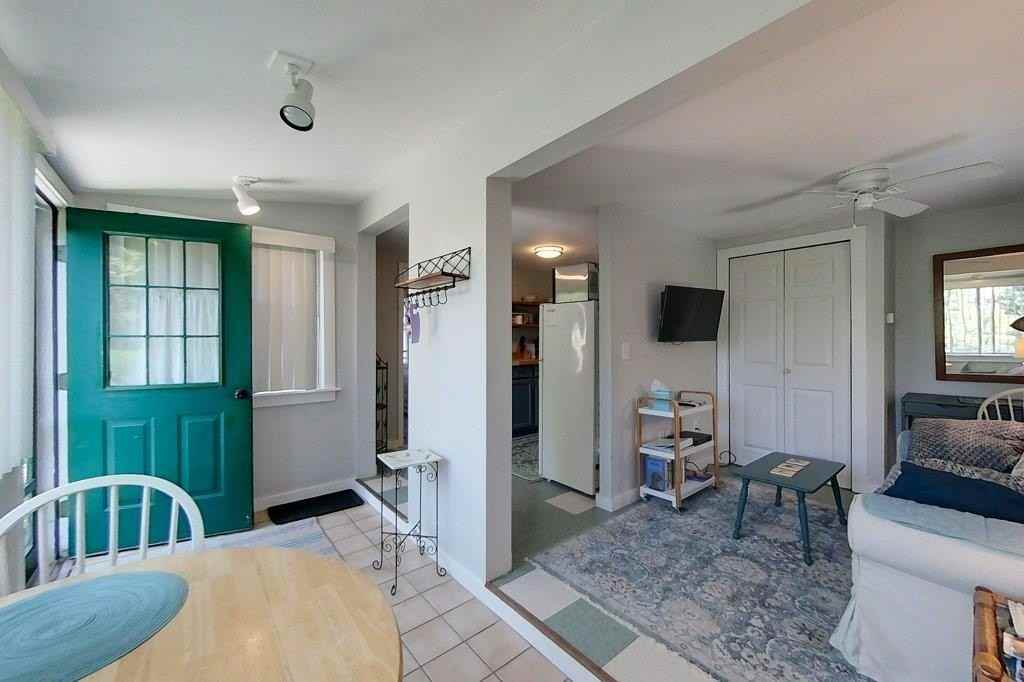 33 Warren Ave - Photo 3 of 12