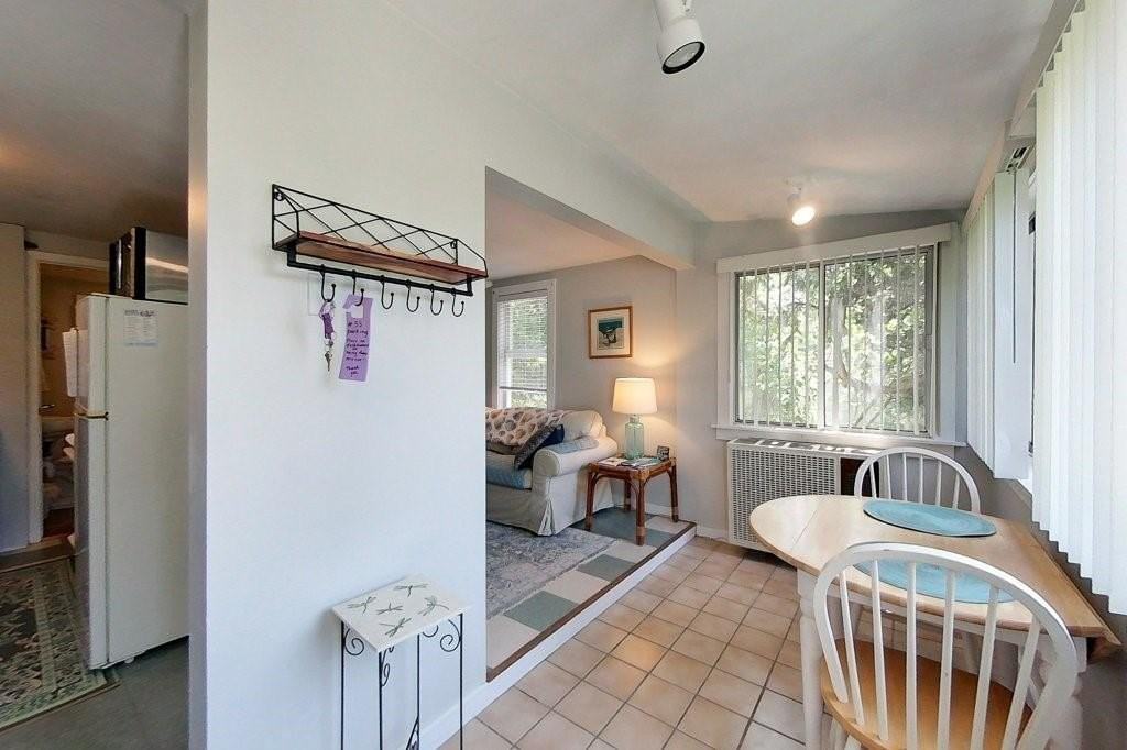 33 Warren Ave - Photo 4 of 12