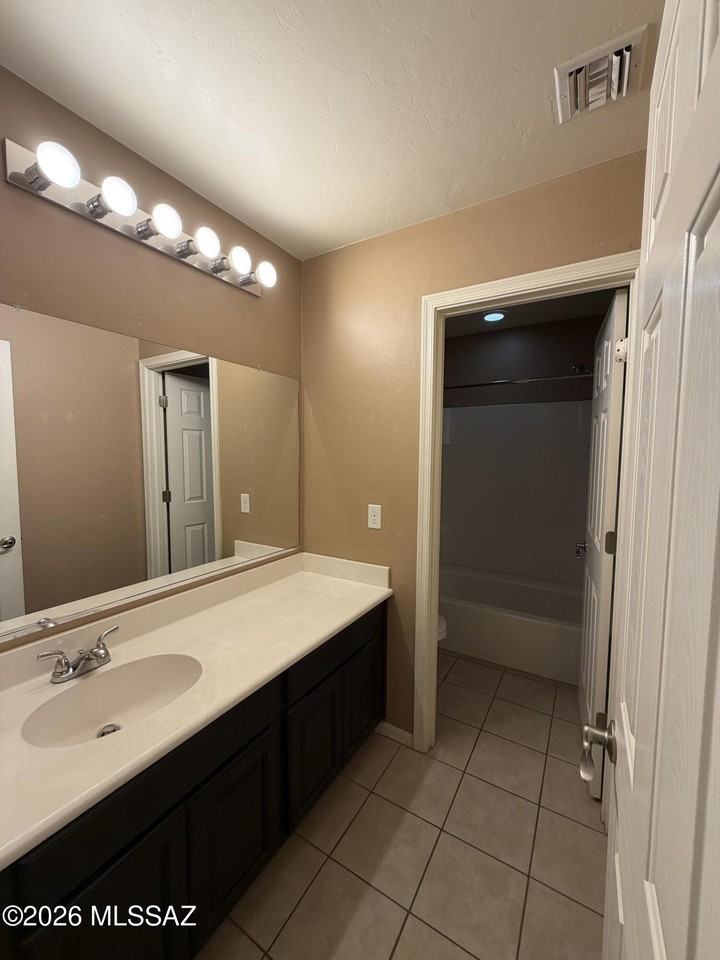 686 W Calle Canto Sereno - Photo 7 of 12