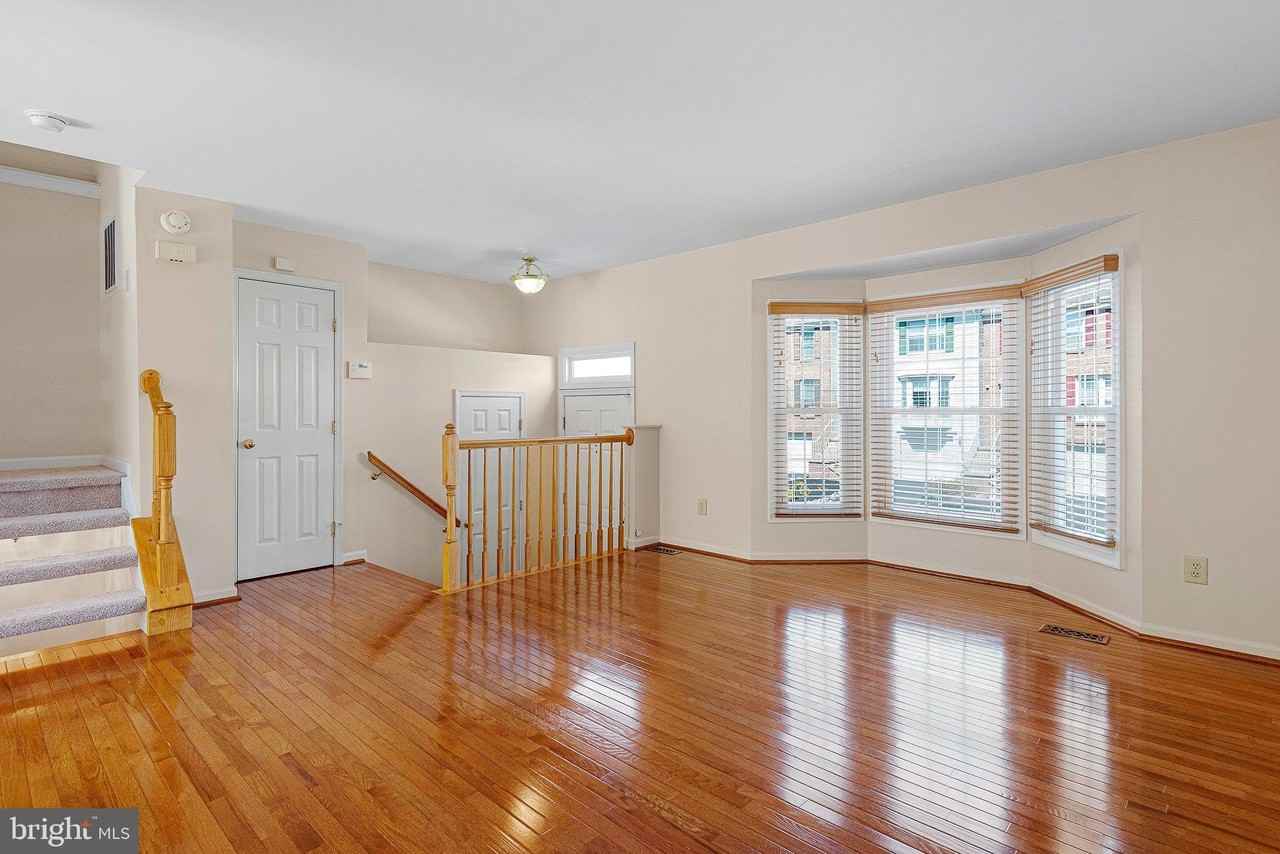 128 Attic Ct - Photo 4 of 20