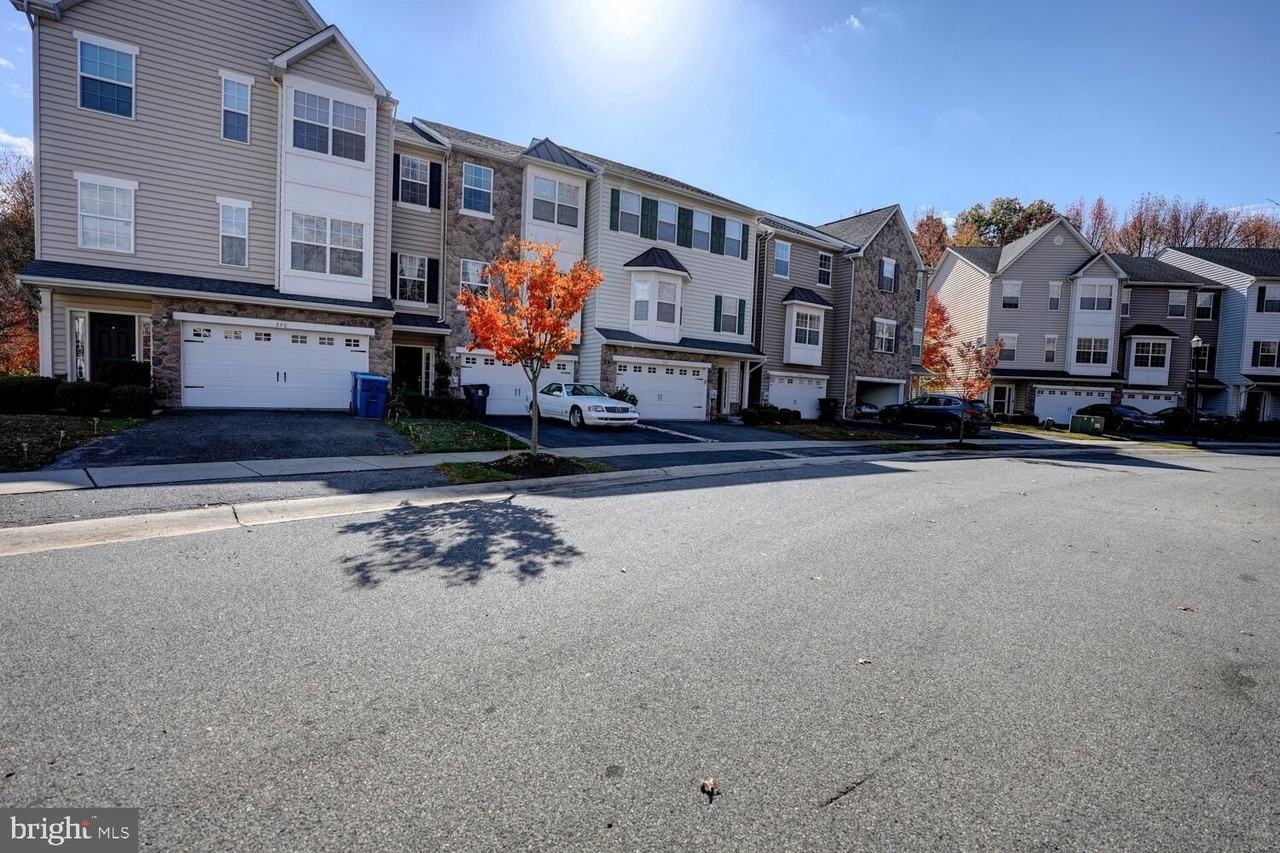 536 Van Dyke Cir - Photo 3 of 50