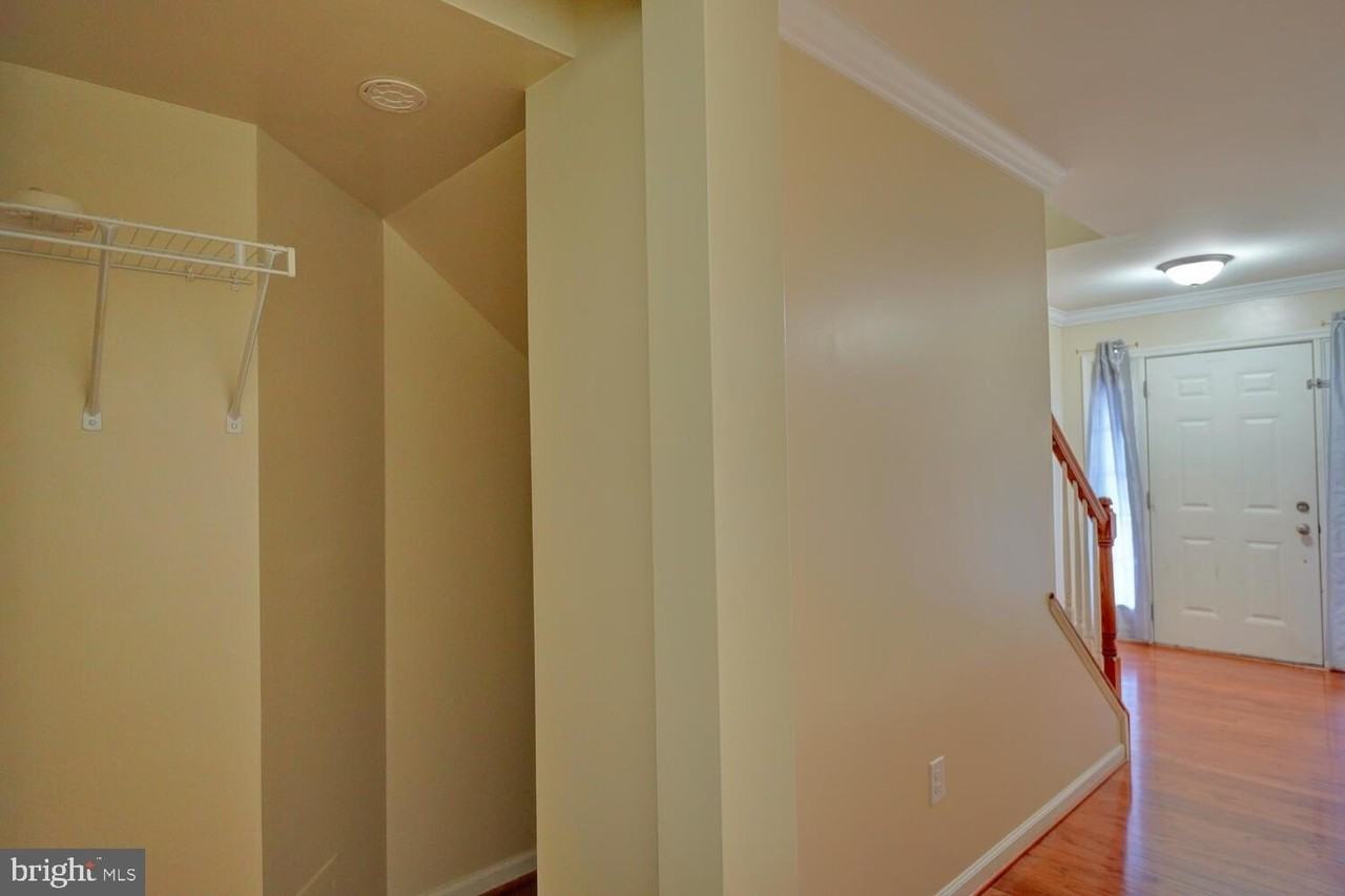 536 Van Dyke Cir - Photo 5 of 50