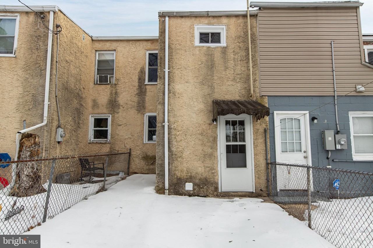 614 Clark St - Photo 6 of 26