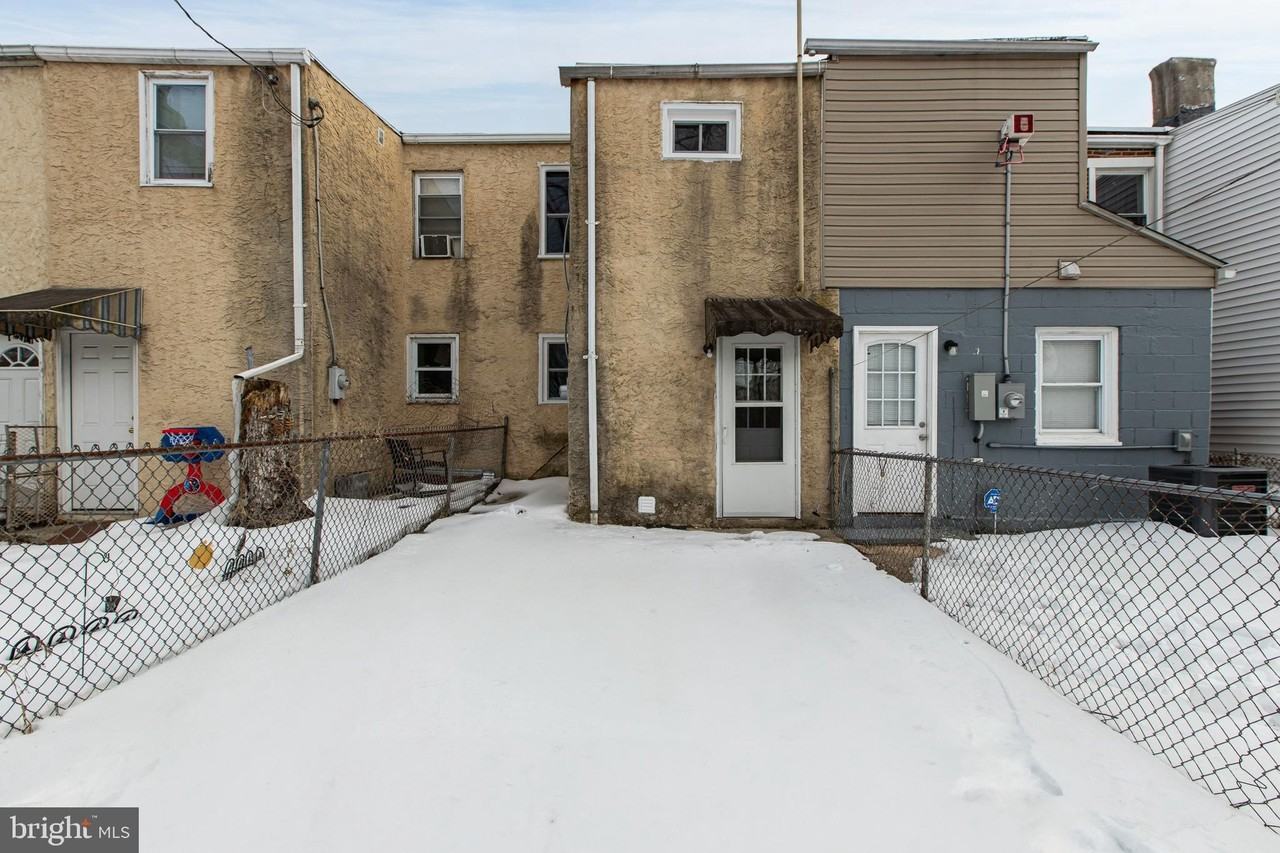 614 Clark St - Photo 7 of 26