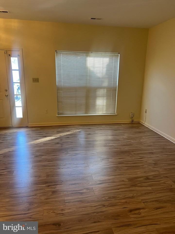 2012 Bell Point Ct - Photo 2 of 13