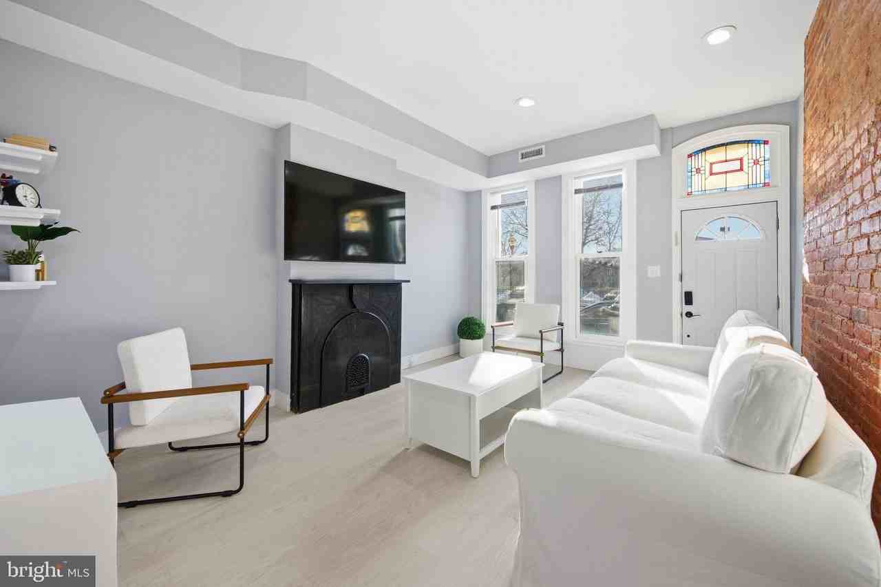 1015 Riverside Ave - Photo 3 of 43