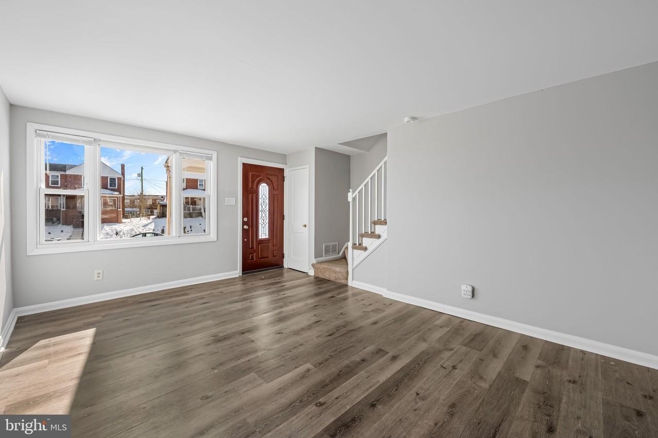 7520 Durwood Rd - Photo 5 of 27