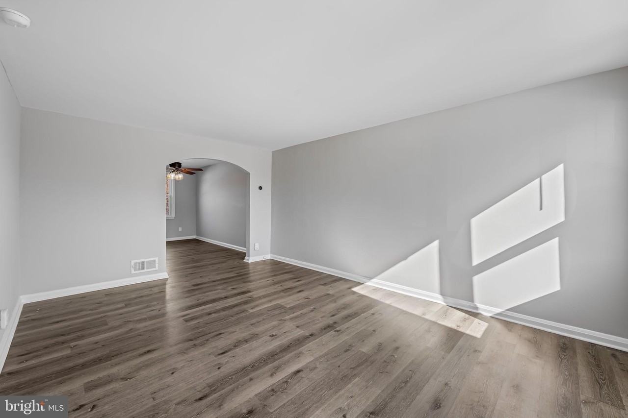 7520 Durwood Rd - Photo 6 of 27