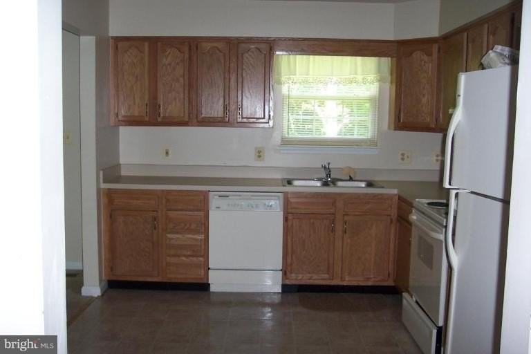 8435 Chesley Dr - Photo 3 of 24