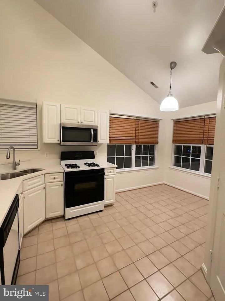 309J Tall Pines Ct Unit 9 #9 - Photo 7 of 27