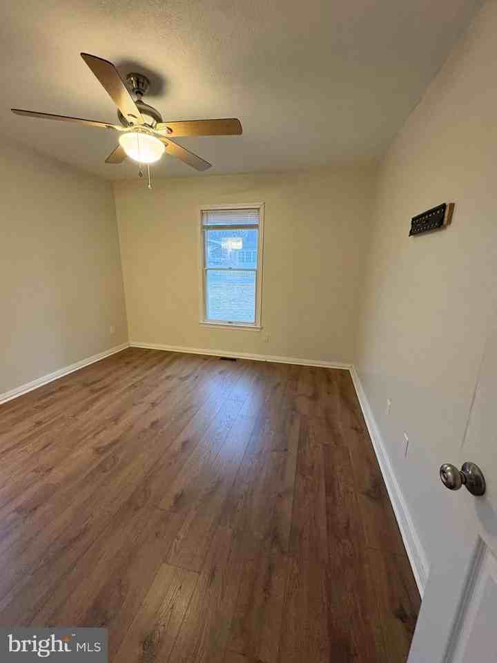 39564 Potomac Ave - Photo 4 of 20