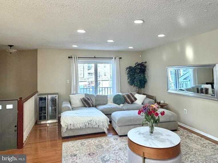 2 Halstead Pl - Photo 5 of 16