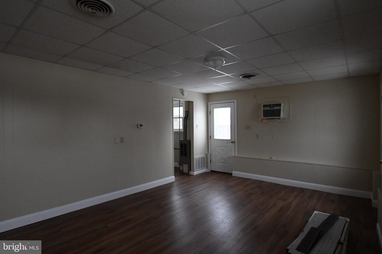 52 1/2 Chestnut St - Photo 6 of 7