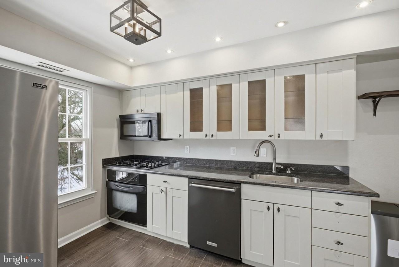 1102 Society Pl - Photo 4 of 31