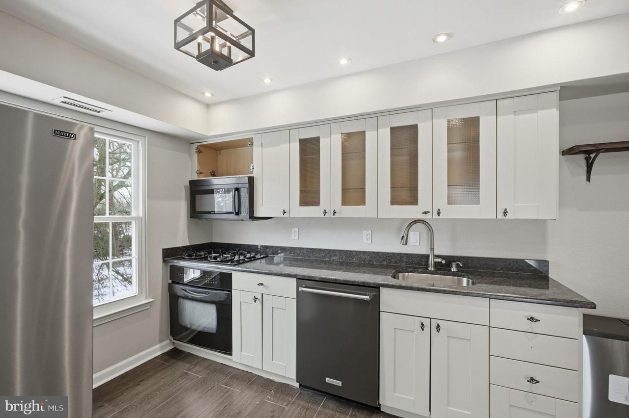 1102 Society Pl - Photo 5 of 31