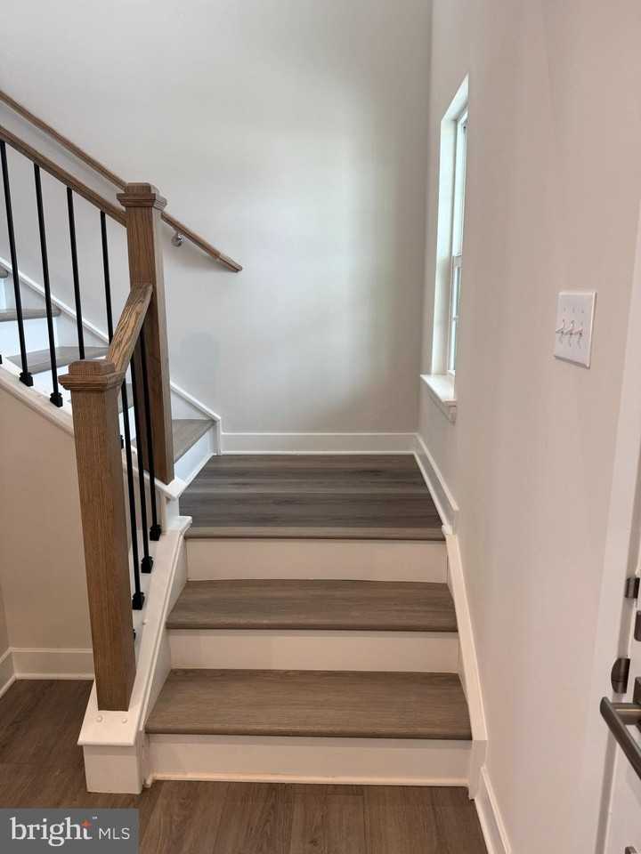 2441 Widham Ln - Photo 2 of 31