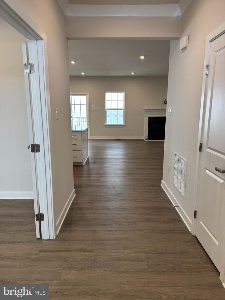 2441 Widham Ln - Photo 3 of 31