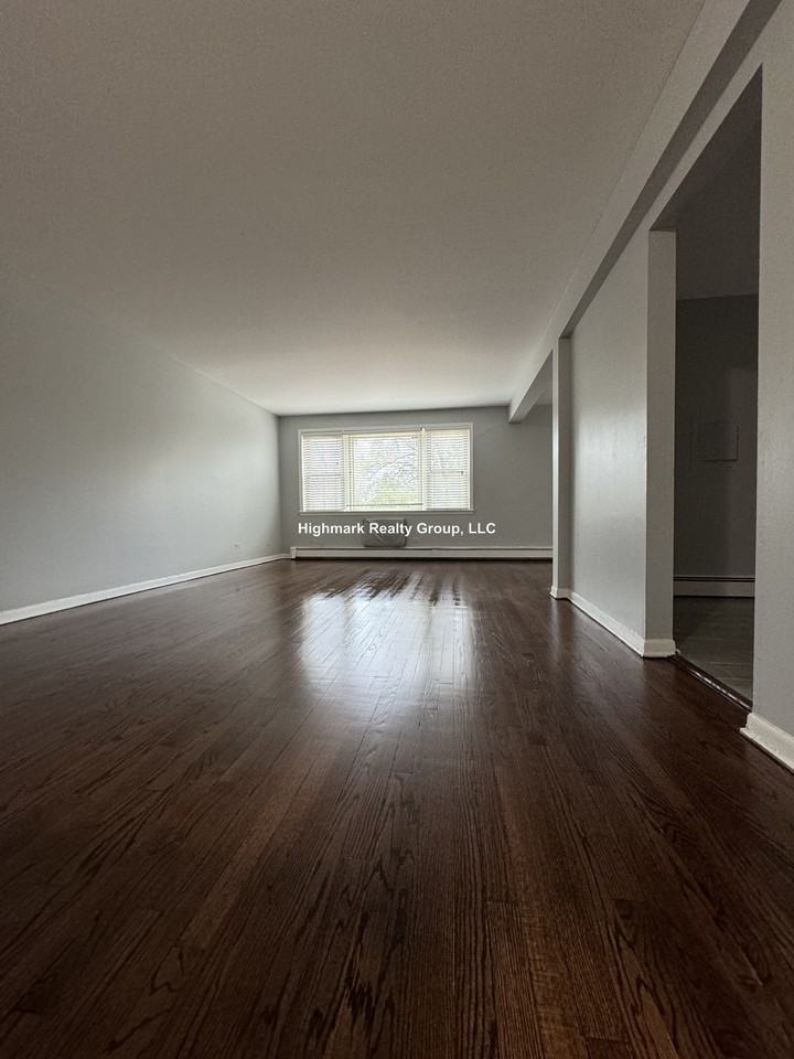 8644 Skokie Blvd #304 - Photo 4 of 16