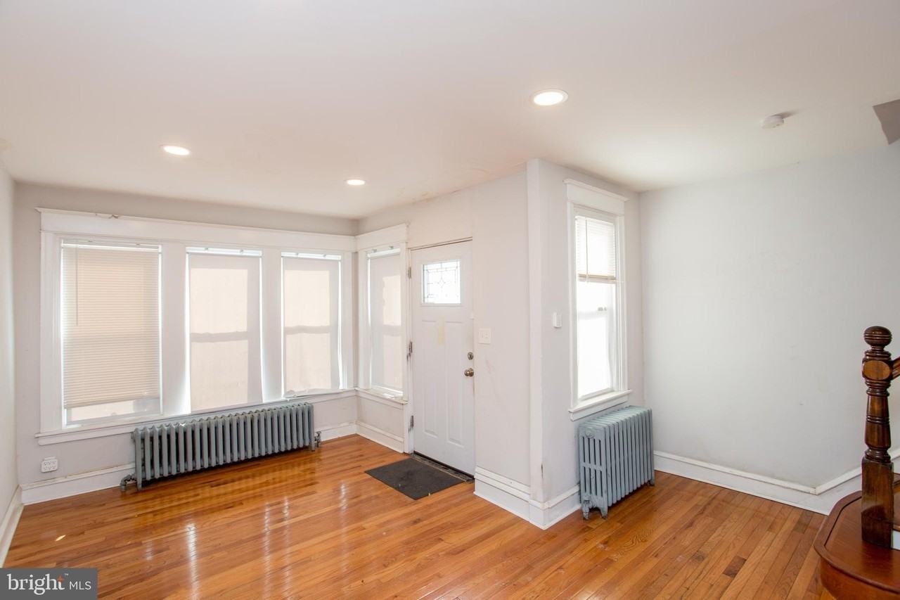 6228 Erdrick St - Photo 7 of 37