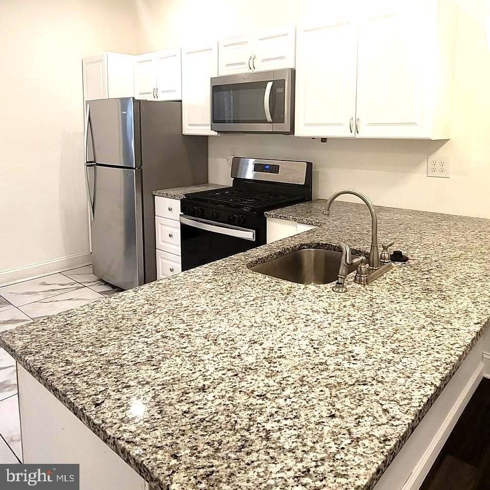 423 N 52nd St - Photo 4 of 21