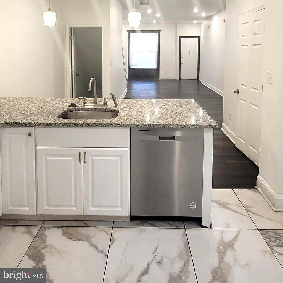 423 N 52nd St - Photo 5 of 21