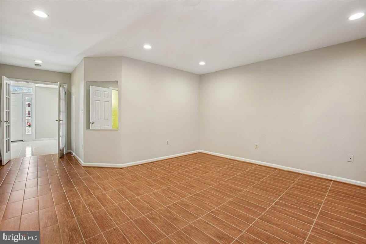 6354 Dakine Cir - Photo 7 of 37