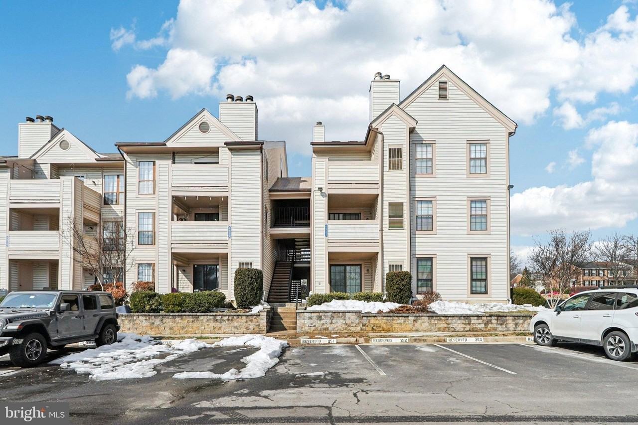 6933 Mary Caroline Cir Unit B #B - Photo 2 of 41