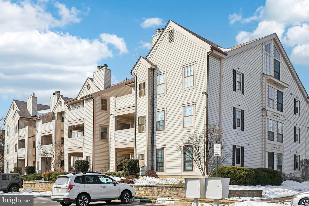 6933 Mary Caroline Cir Unit B #B - Photo 4 of 41