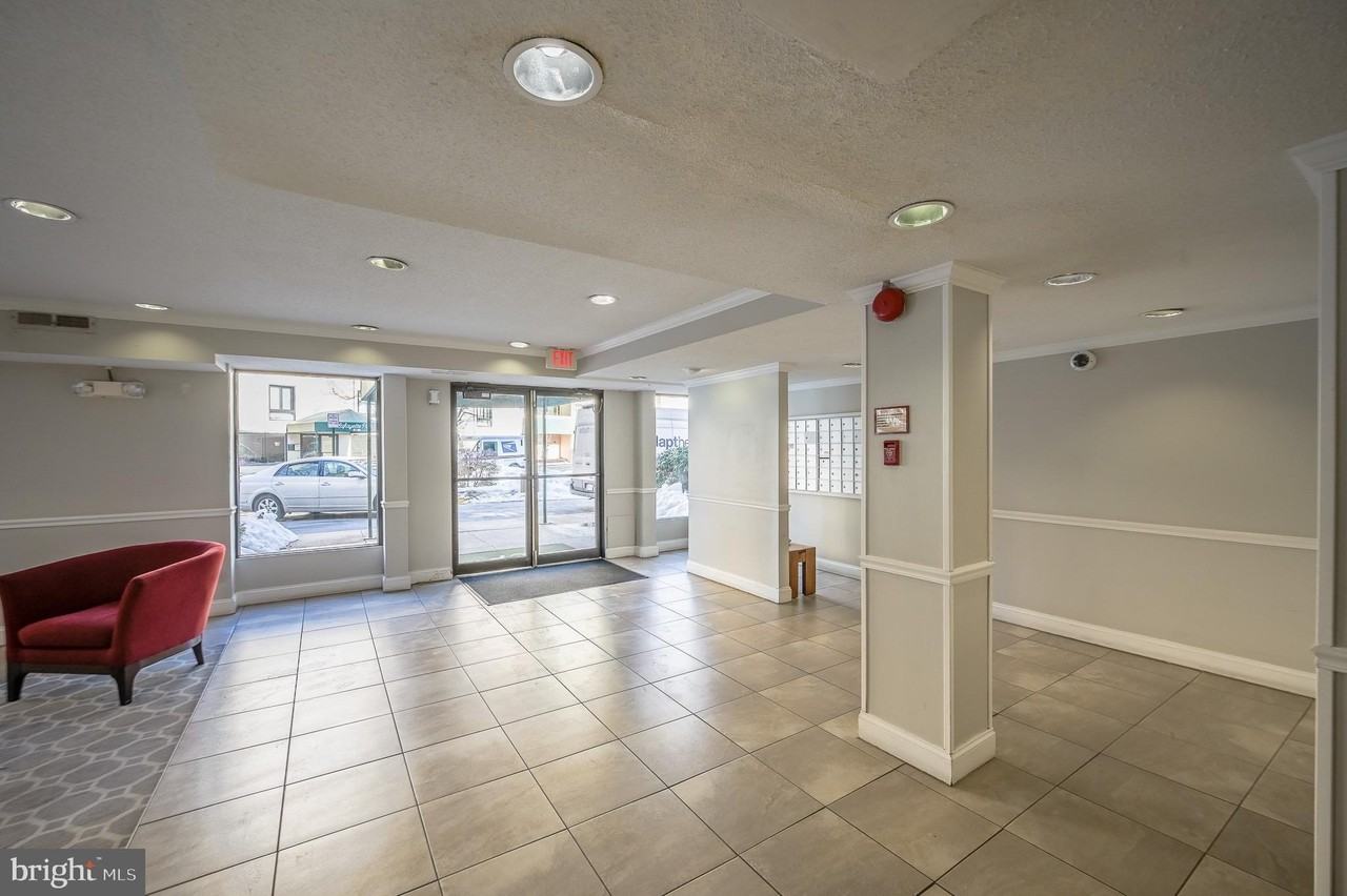 6141 Leesburg Pike Apt 605 #605 - Photo 3 of 20