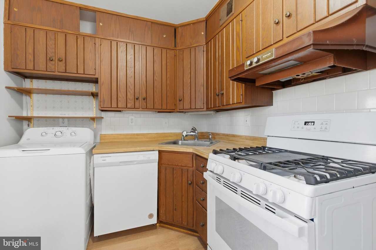 1813 Olmstead Dr - Photo 7 of 24