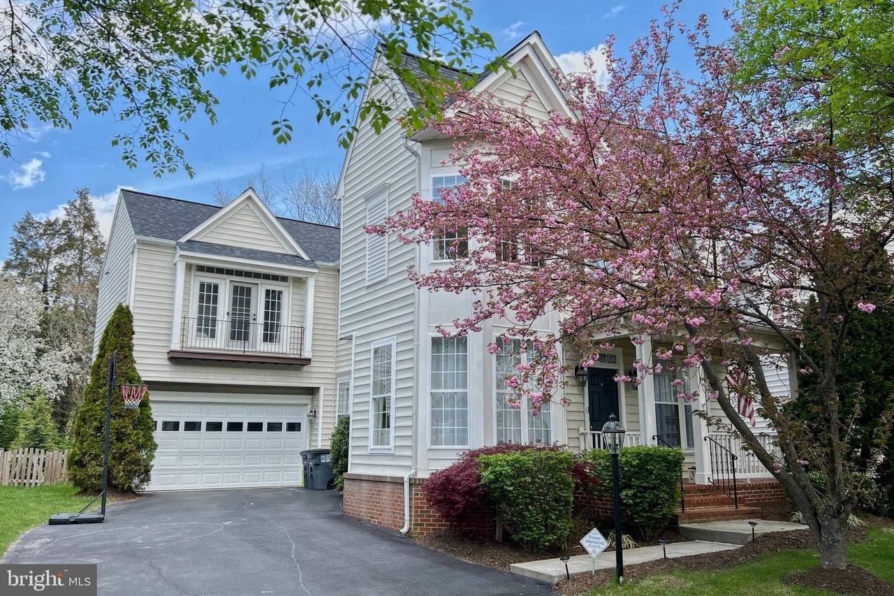 40440 Milford Dr - Photo 2 of 34