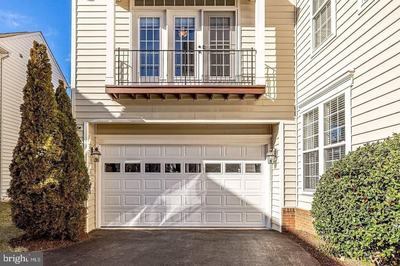 40440 Milford Dr - Photo 3 of 34