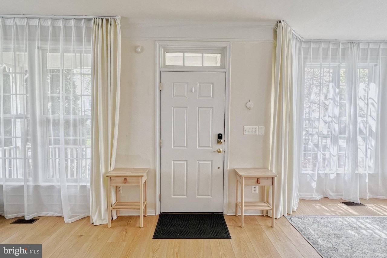 40440 Milford Dr - Photo 4 of 34