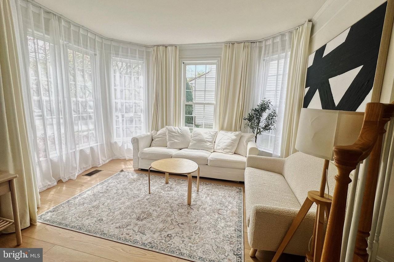 40440 Milford Dr - Photo 5 of 34