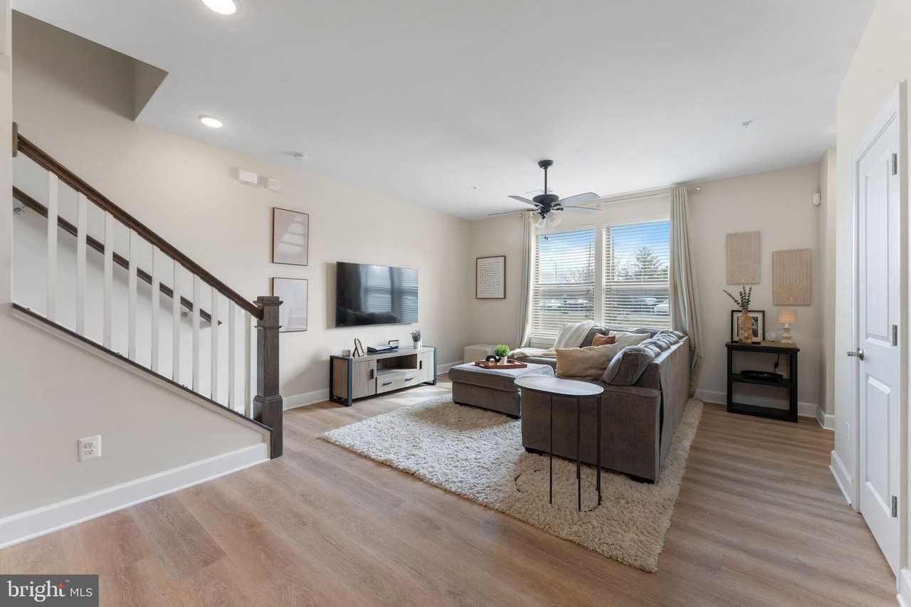 10439 Ratcliffe Trl - Photo 3 of 34