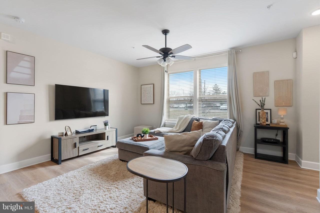 10439 Ratcliffe Trl - Photo 4 of 34