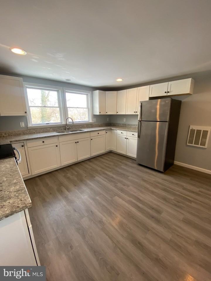 95 Madison St - Photo 4 of 24