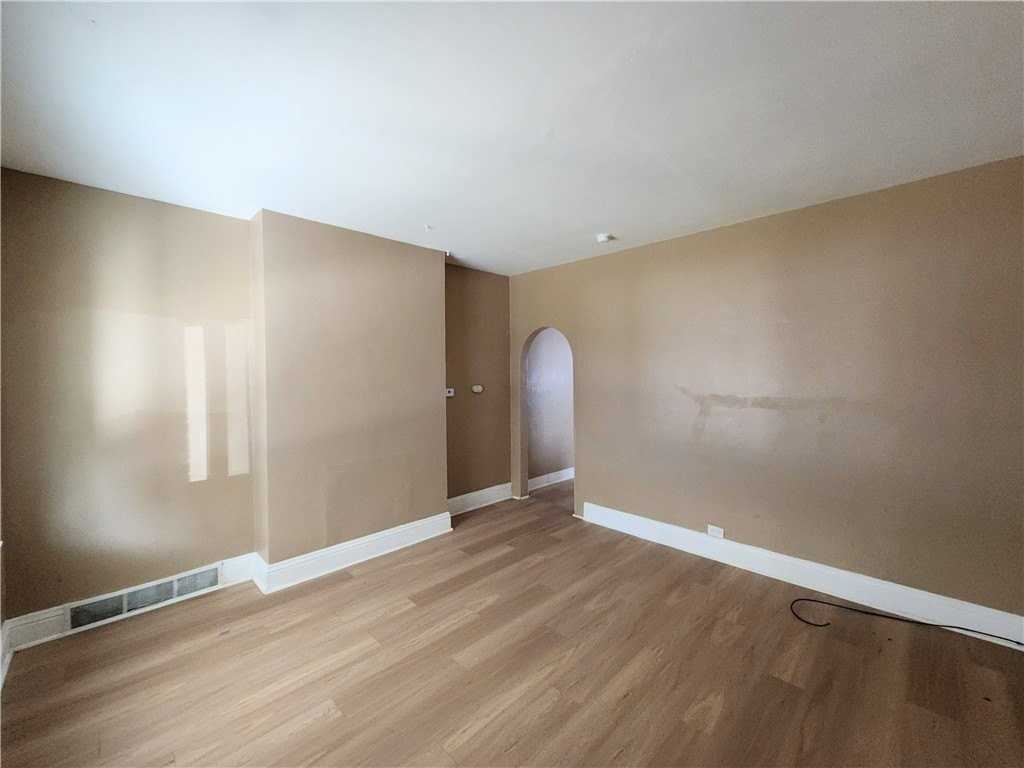 318 Shady Ave #1-2 - Photo 3 of 5