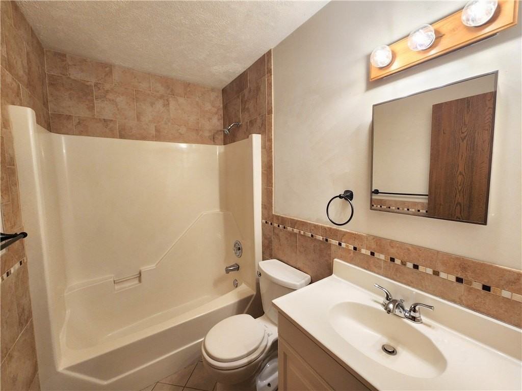 599 Highland Pl #2 - Photo 3 of 6