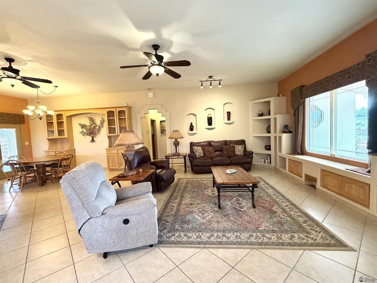 14341 E 54th St - Photo 2 of 20