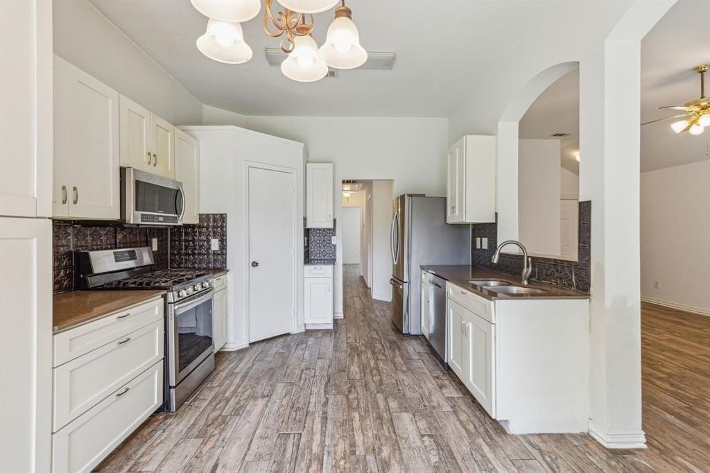 9212 Newport Ln - Photo 3 of 35