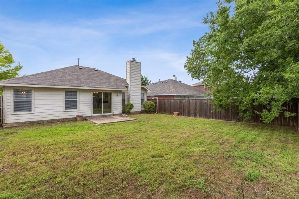 9212 Newport Ln - Photo 4 of 35