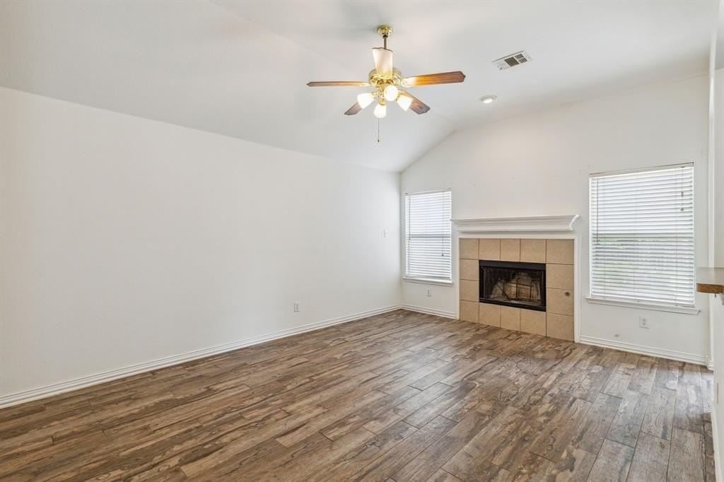 9212 Newport Ln - Photo 6 of 35