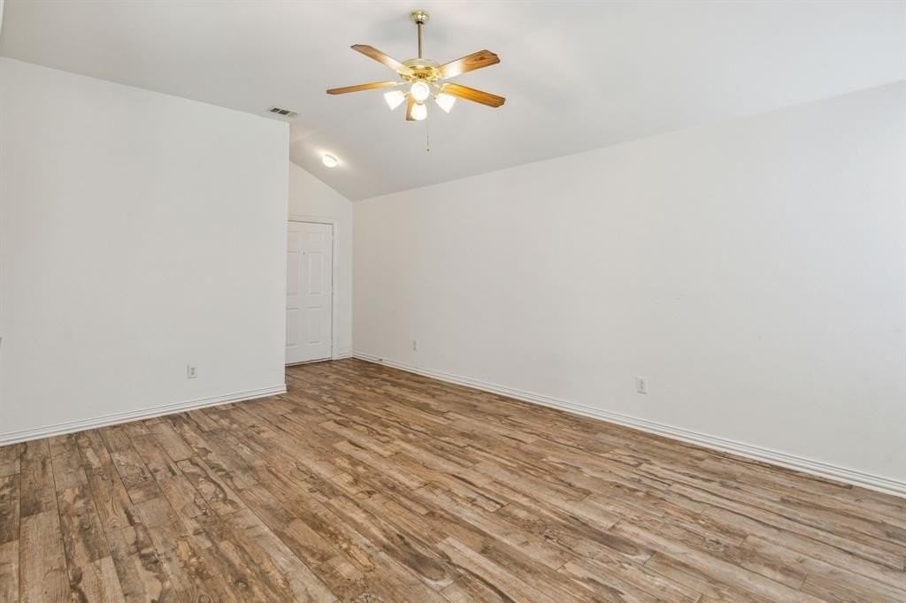 9212 Newport Ln - Photo 7 of 35