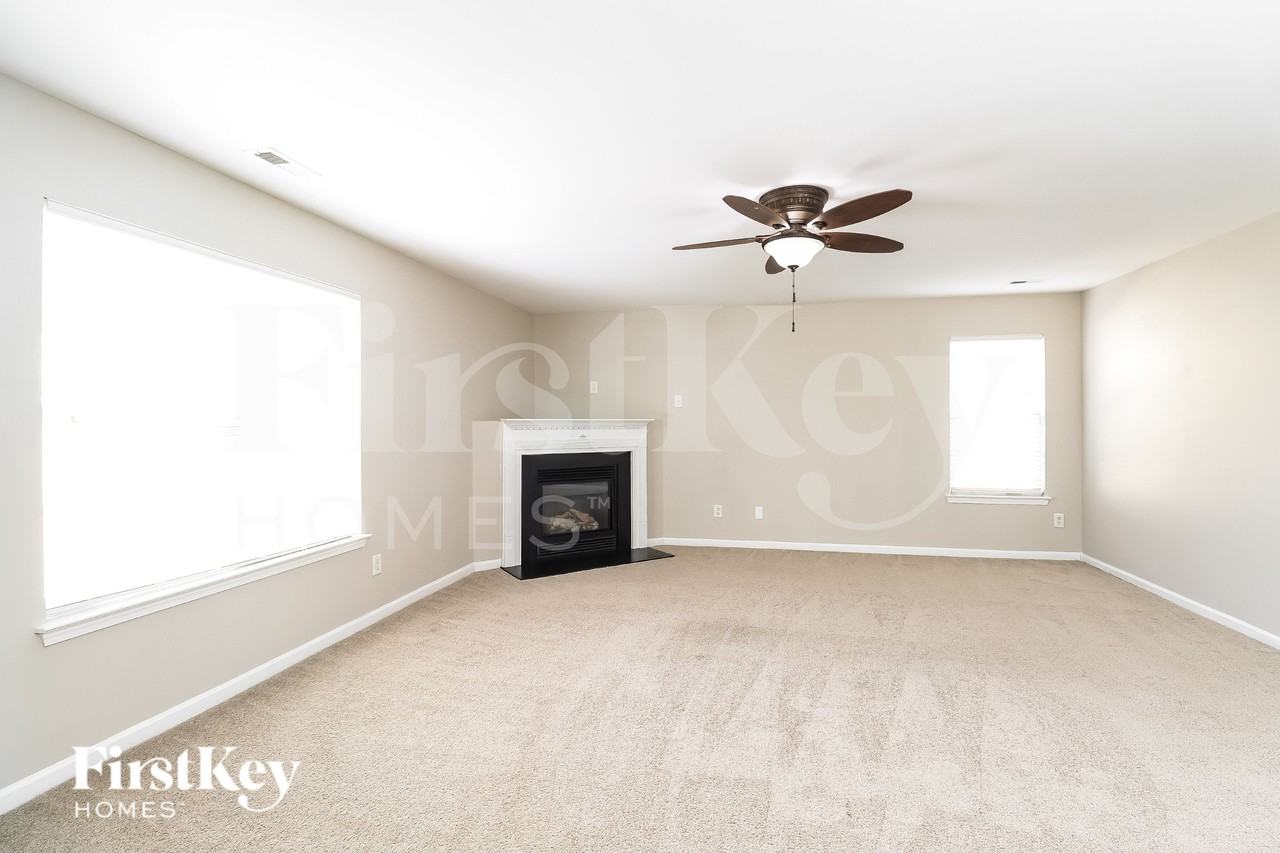 333 Ashton Bluff Cir - Photo 3 of 19