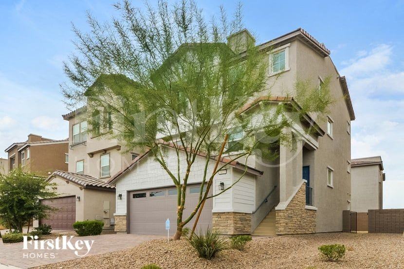 803 N Water St - Photo 2 of 15